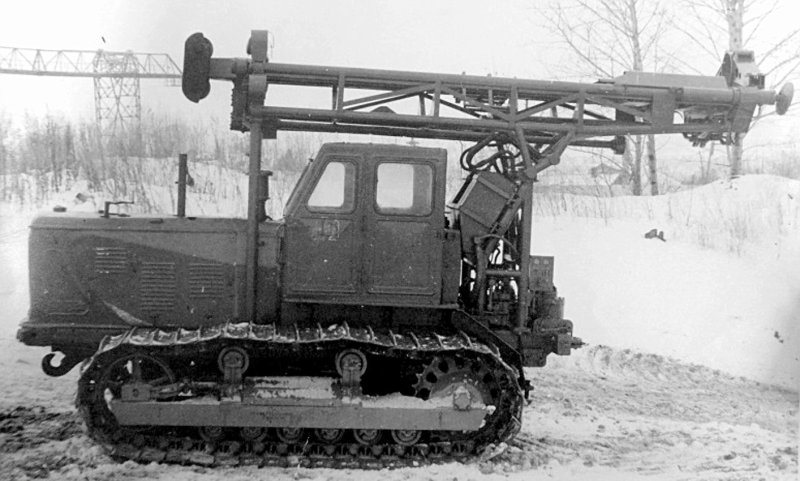 Буровая на базе ЧТЗ 130