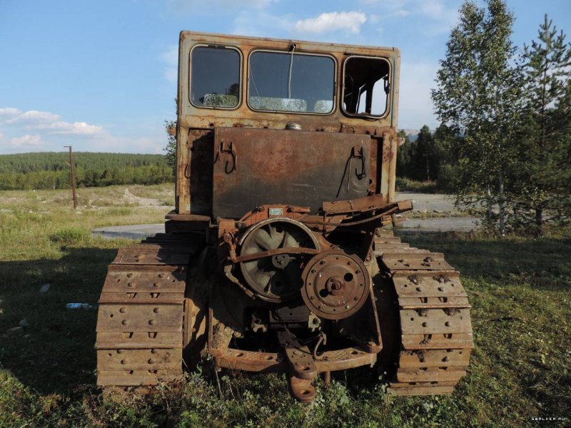 ДТ-100 трактор гусеничный