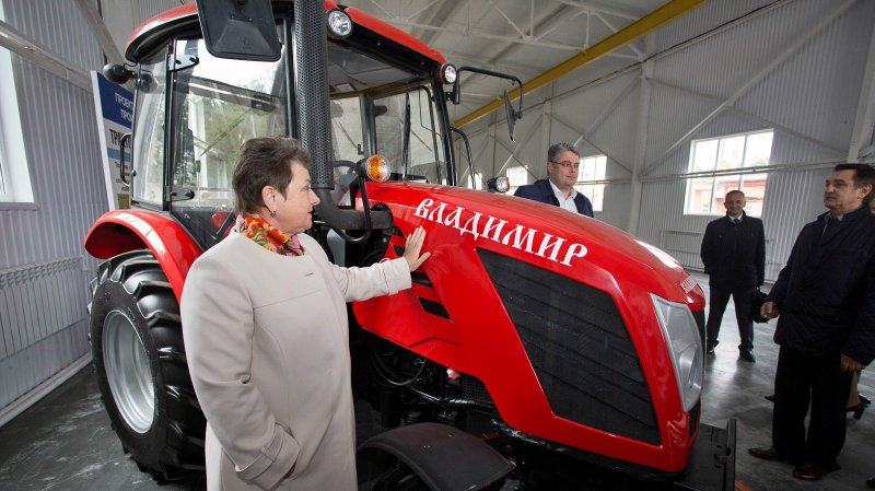 Трактор Владимир 4050
