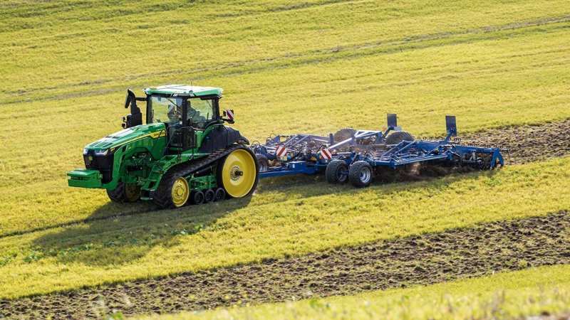 Трактор John Deere 8rt