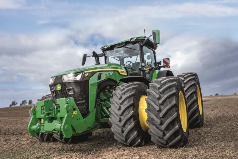John Deere 8r