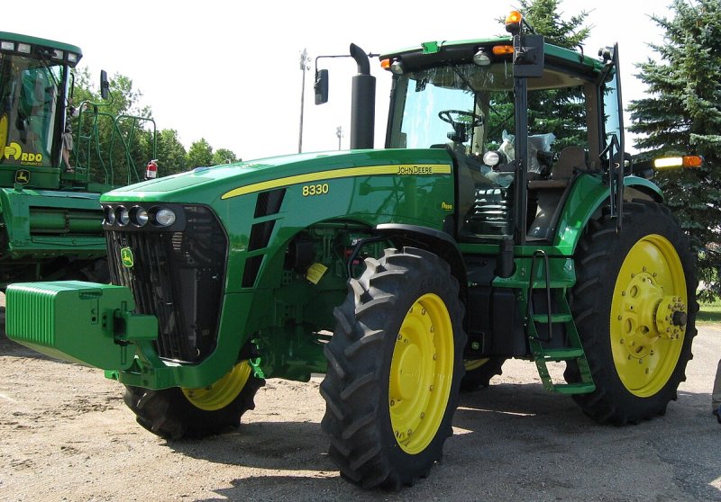 Трактор John Deere 2200