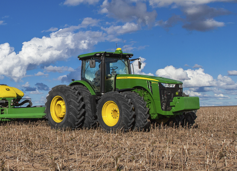 Колесный трактор John Deere-7250