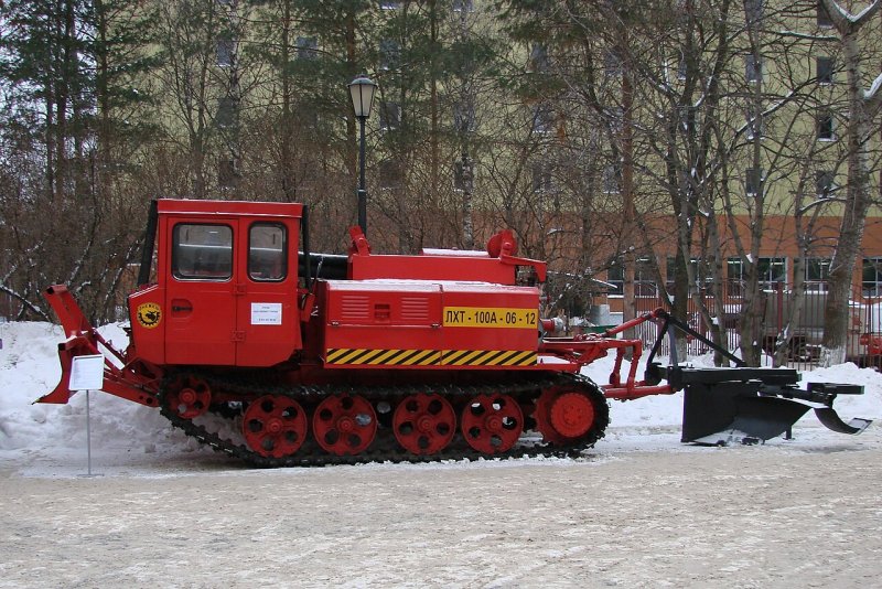Трактор ЛХТ 100а12
