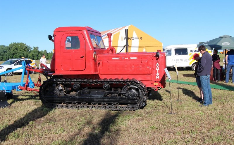 Т-4 трактор