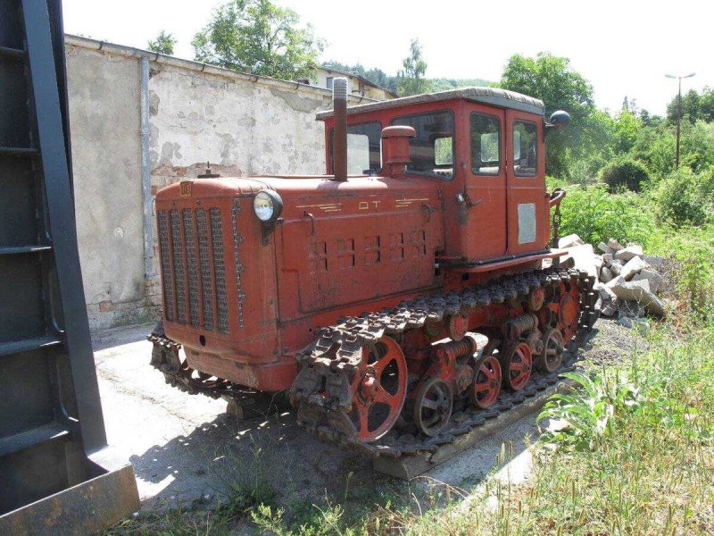 Гусеничный трактор ДТ-54