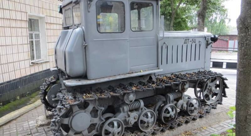 Гусеничный трактор ДТ-54