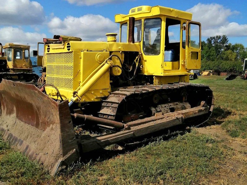 Трактор гусеничный т-130