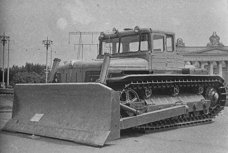 ДЭТ-250 гусеничный трактор