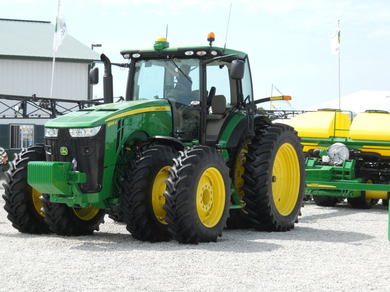 John Deere 8335r
