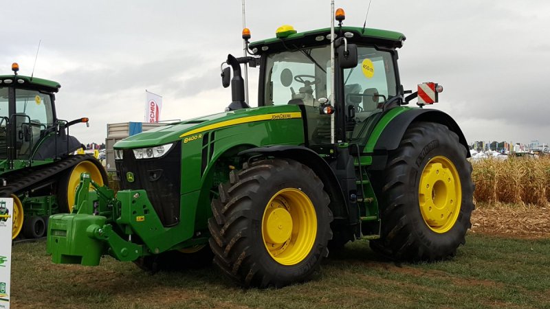 Трактор John Deere 8400