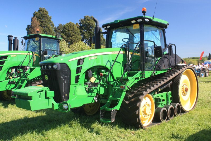 Трактор гусеничный (John Deere 8020t)