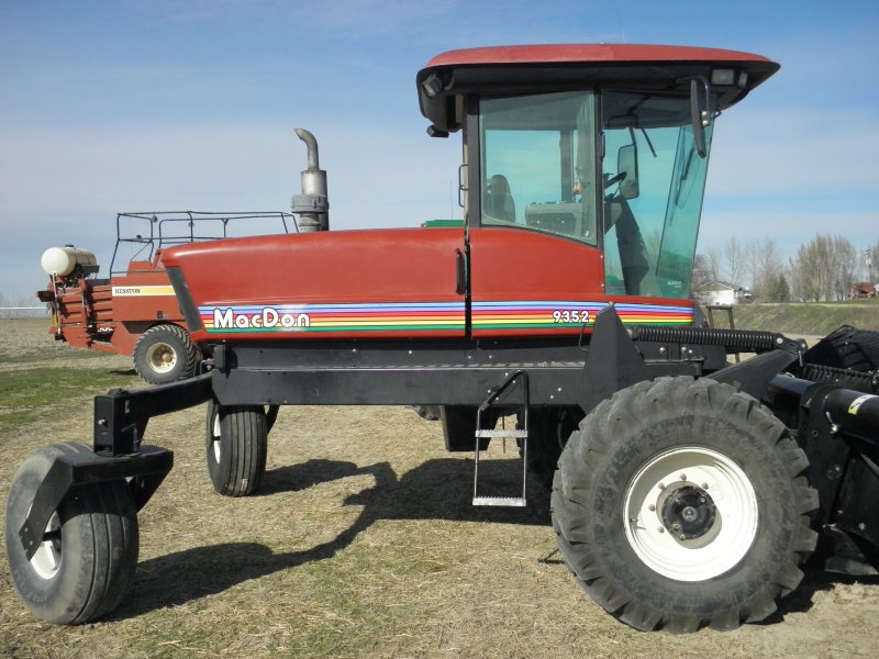 MACDON 9352