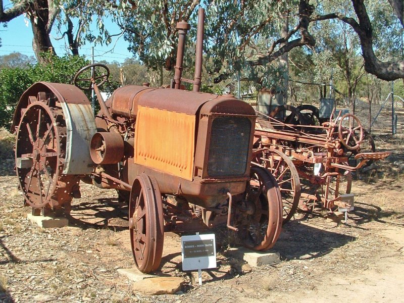 MCCORMICK-Deering 15-30 трактор