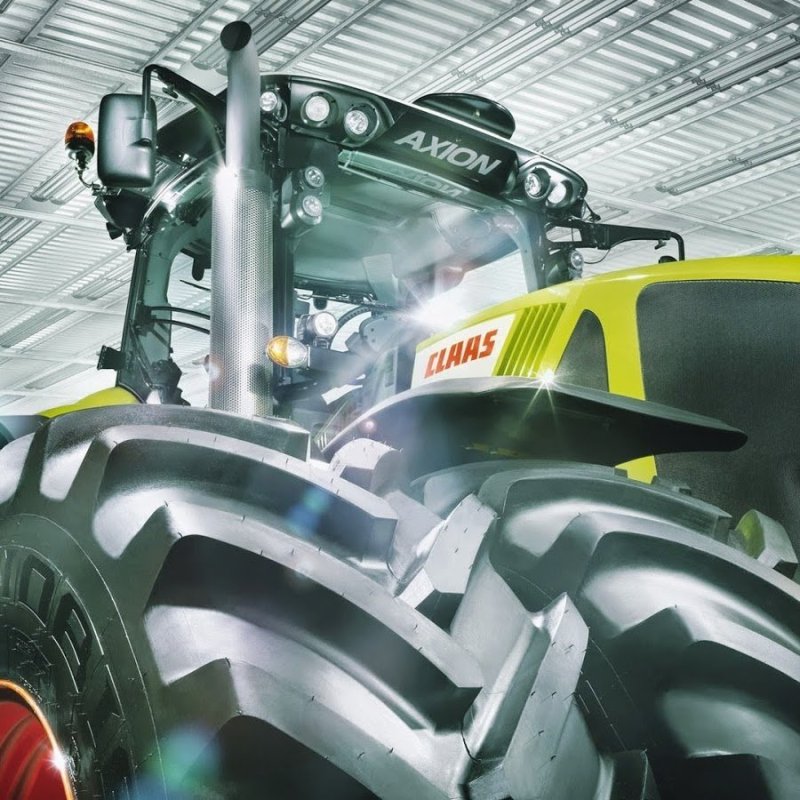 Трактор CLAAS