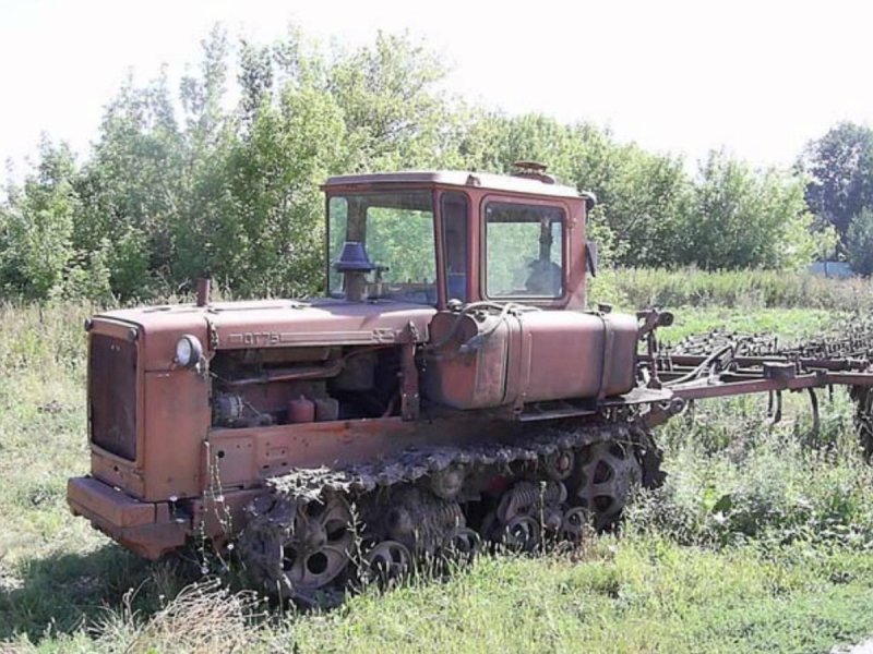 Т-150 трактор гусеничный и ДТ 75