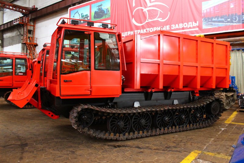 Гусеничный самосвал Онежец-400