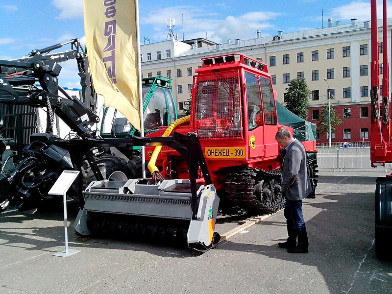 Онежец-300 трактор