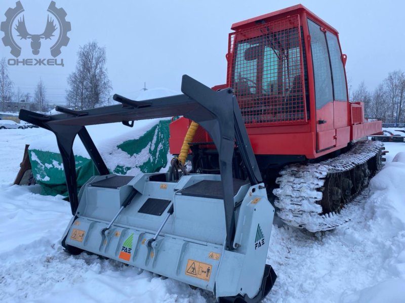 Трактор Онежец-390 с мульчером