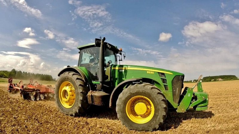 John Deere 8530
