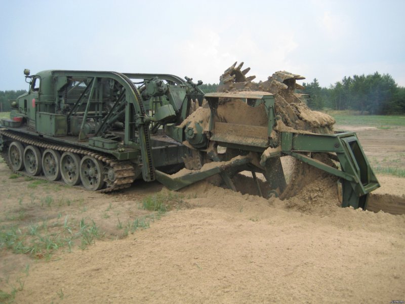 Траншеекопатель БТМ-3