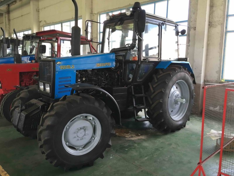 Трактор Беларусь МТЗ 1221