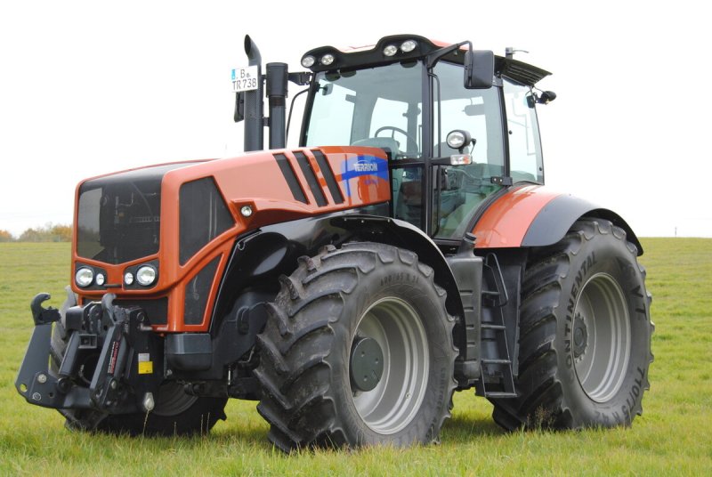 Трактор Terrion 7400