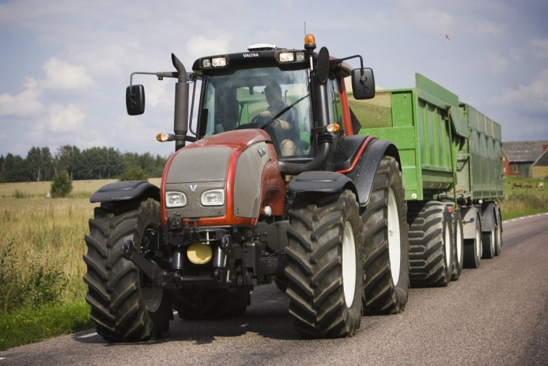 Финский трактор Valtra 400 л.с