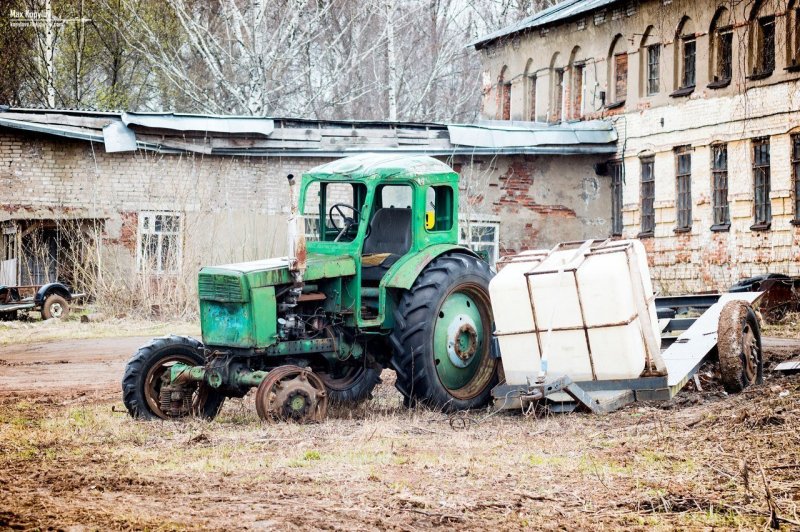 Трактор ДТ 75 колхоз заброшенный