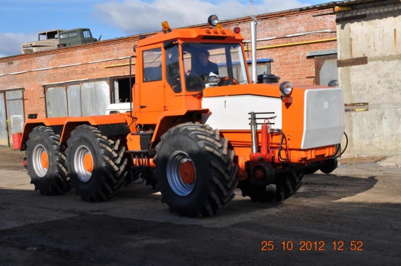 Трактор ХТА-300-03