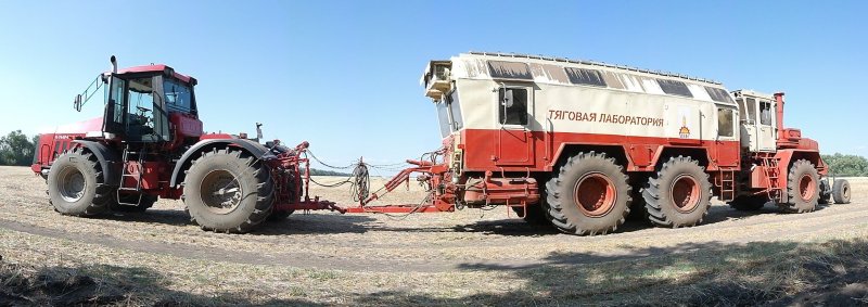 Трактор Кировец к 744 с прицепом