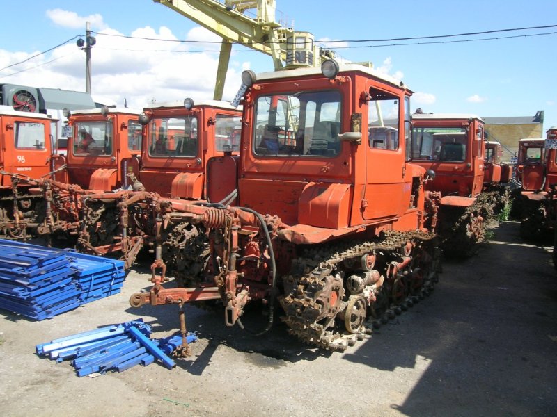 ДТ-75 трактор