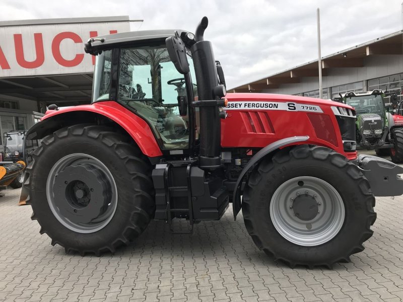 Трактор Massey Ferguson mf7724s