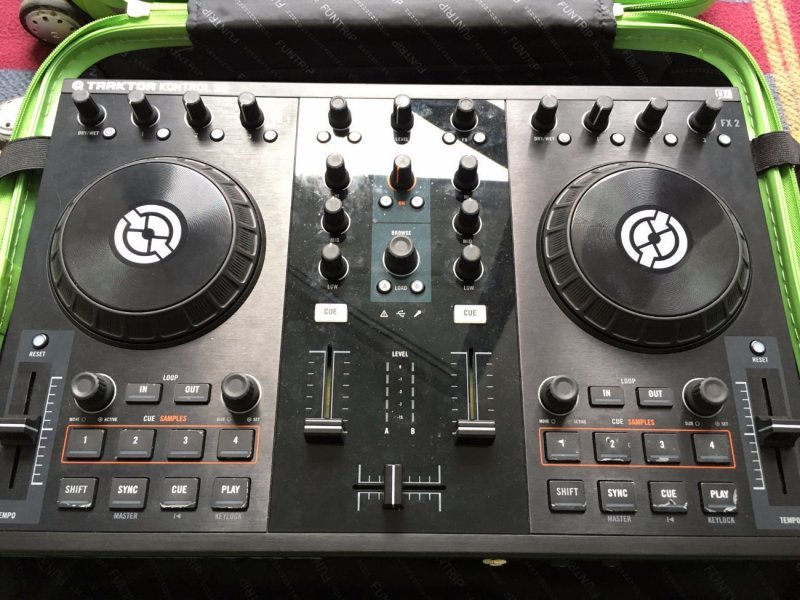 Native instruments Traktor kontrol s2 mk1