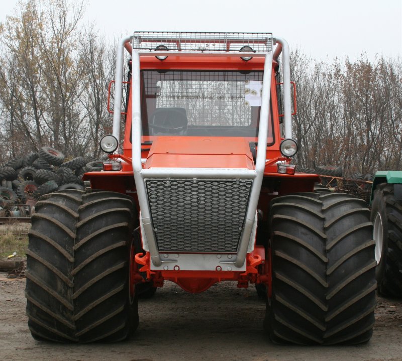 Трактор колесный ХТА-200