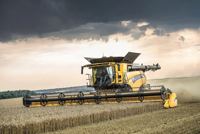 Комбайн New Holland CR10.90