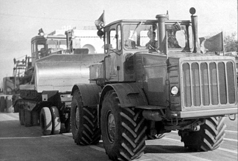 Трактора Кировец к-700 горбатый