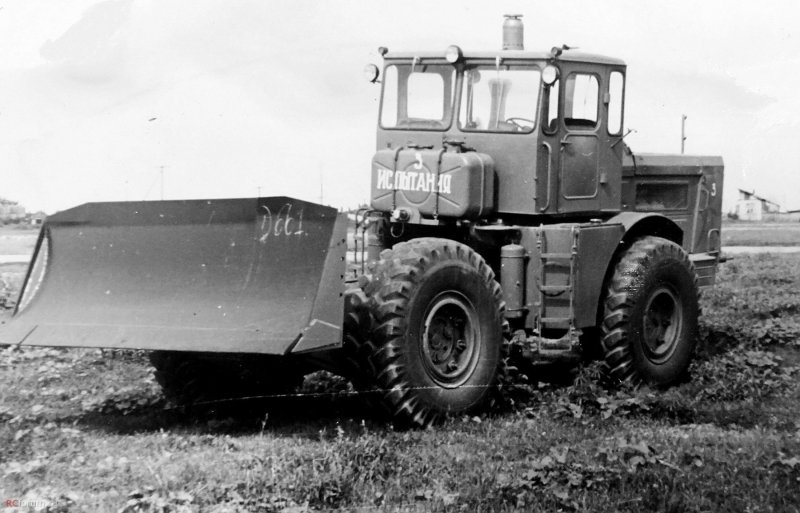 Тракторы Кировец к 700 СССР.