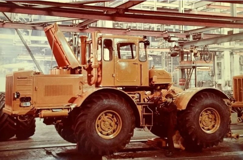 Кировец к 700