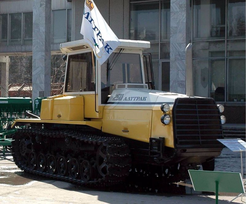 Гусеничный трактор т-250