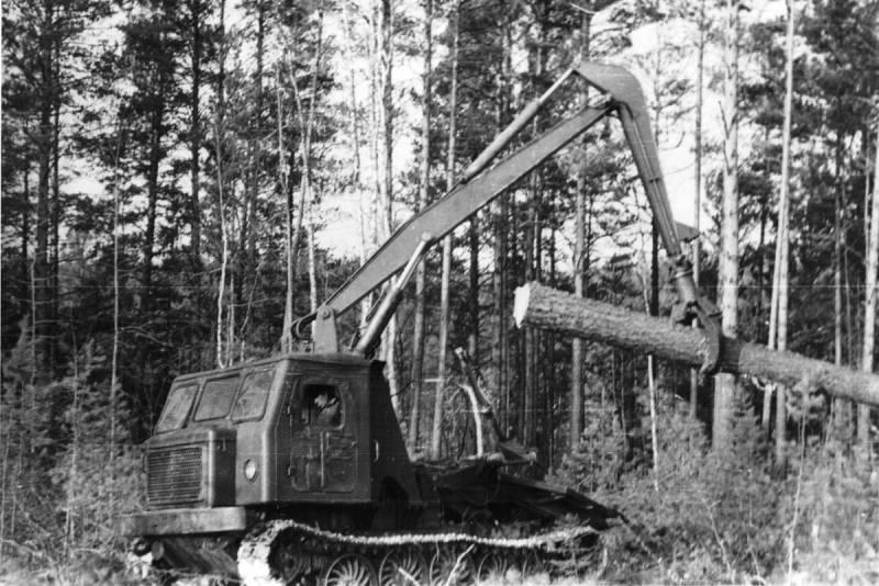 Трелевочный трактор ТДТ-75
