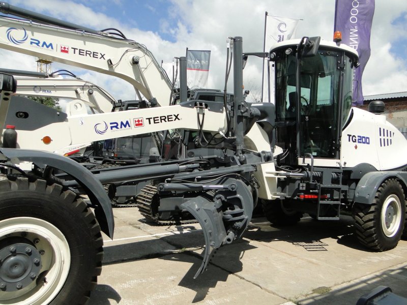 Автогрейдер Terex tg200
