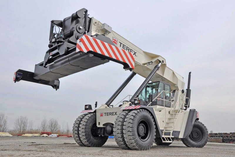 Контейнерный погрузчик Terex