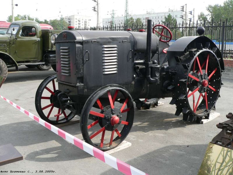 Первый колесный трактор