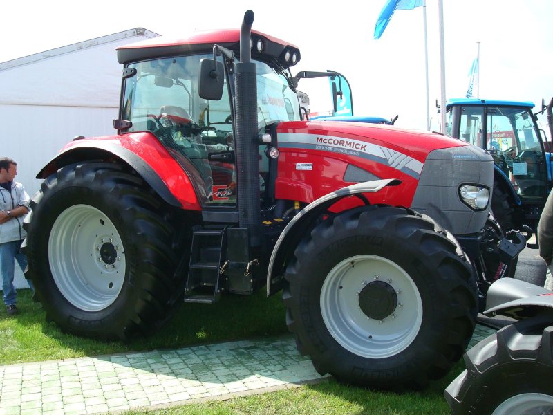 Трактор MCCORMICK XTX