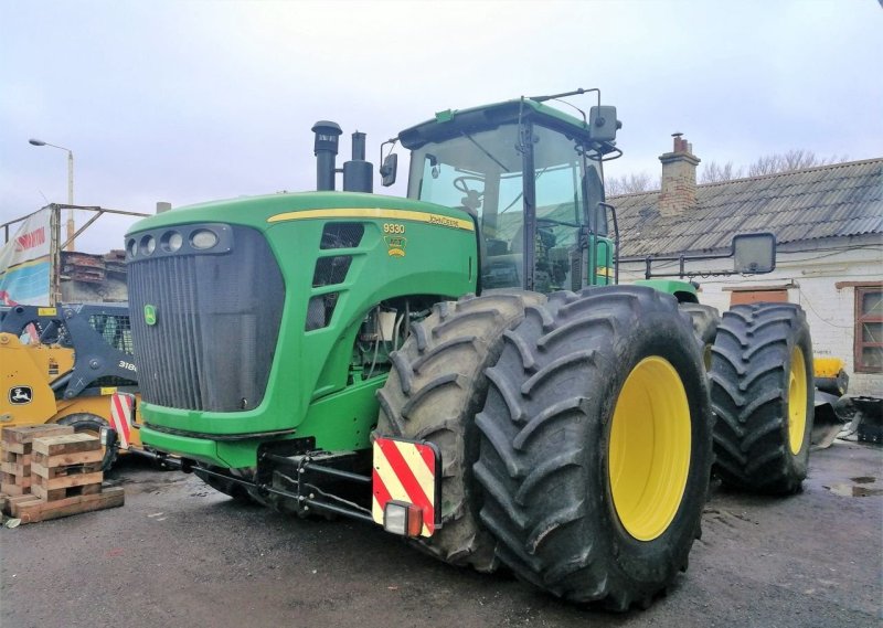 John Deere 9330