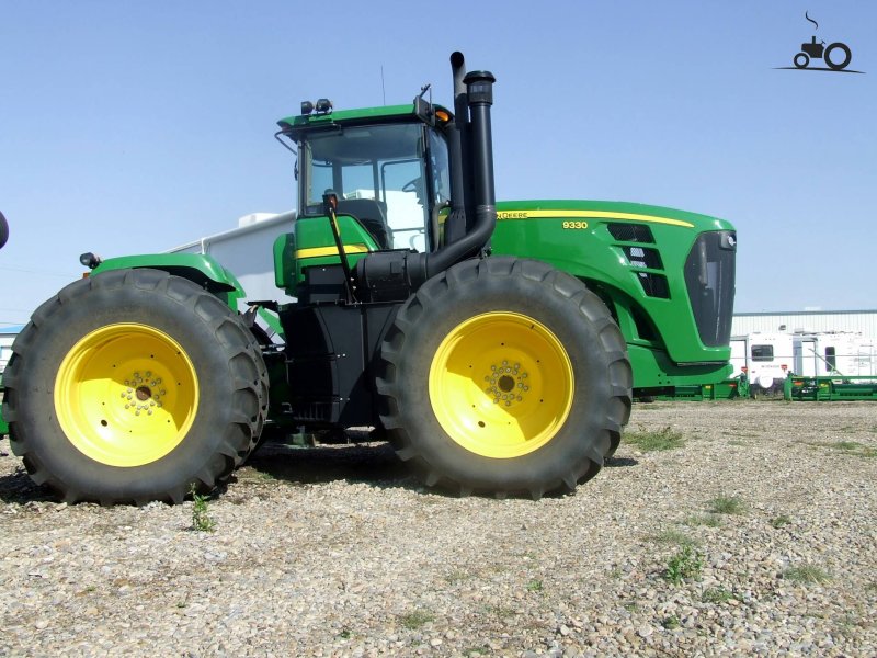 John Deere 9330
