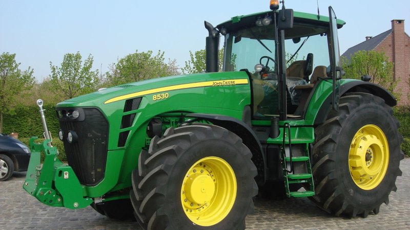 John Deere 8430