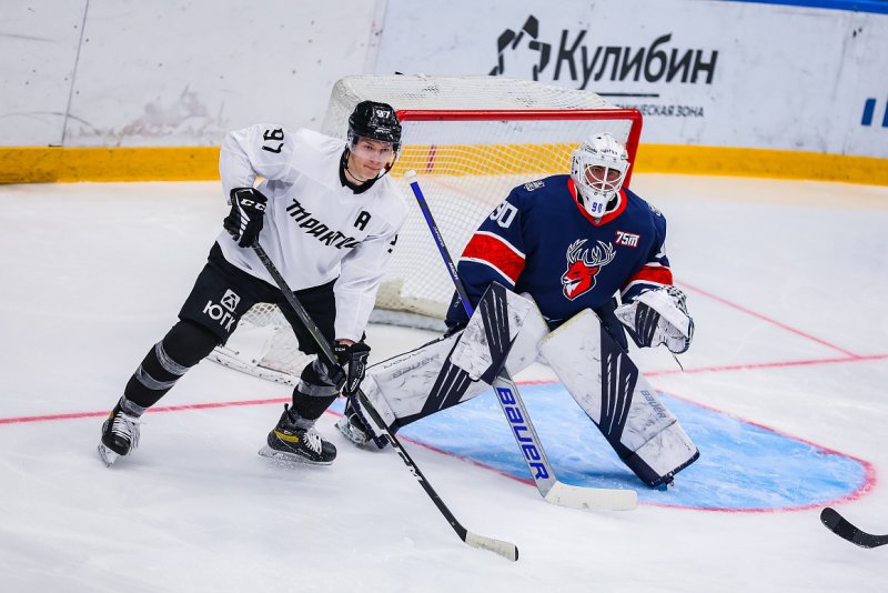 Хоккеисты трактора