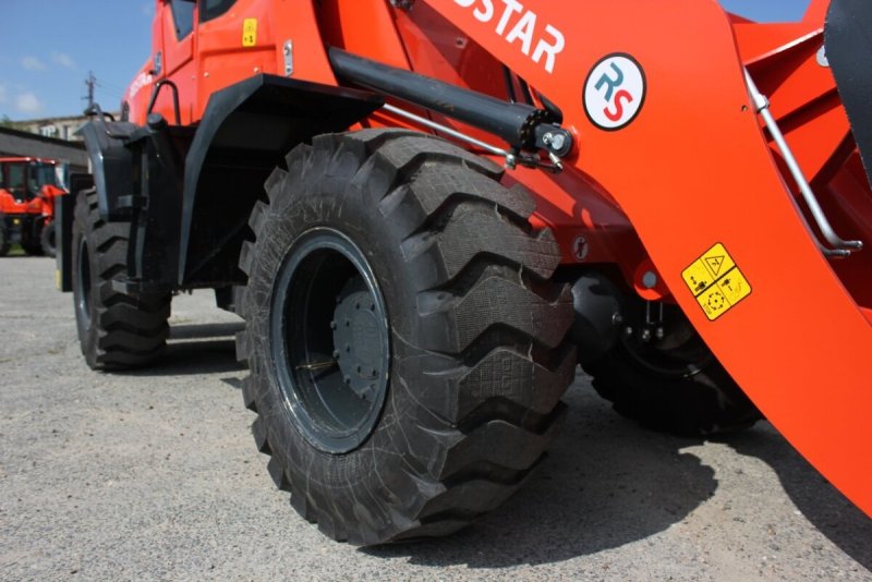 Фронтальный погрузчик Redstar 2500 GTS